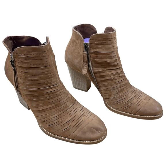 Paul Green Malibu Sliced Zip Bootie Chunky Nubuck Camel DAMAGED Sz 6 (US 8.5) - Picture 1 of 9